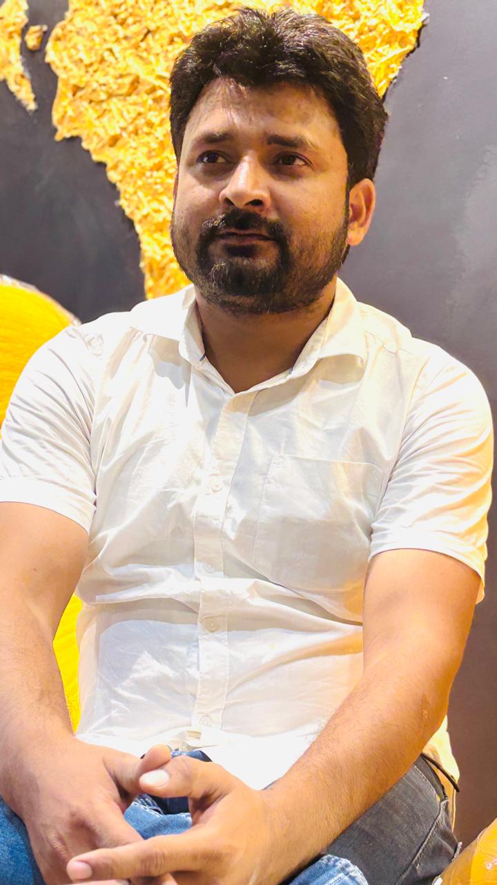 Leader Image
